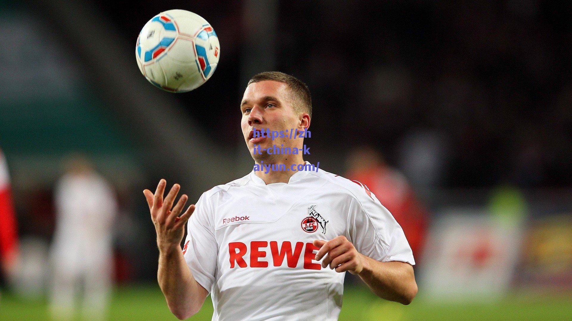 C罗社媒发布训练动态引爆关注，葡萄牙巨星专注未来誓言全力以赴