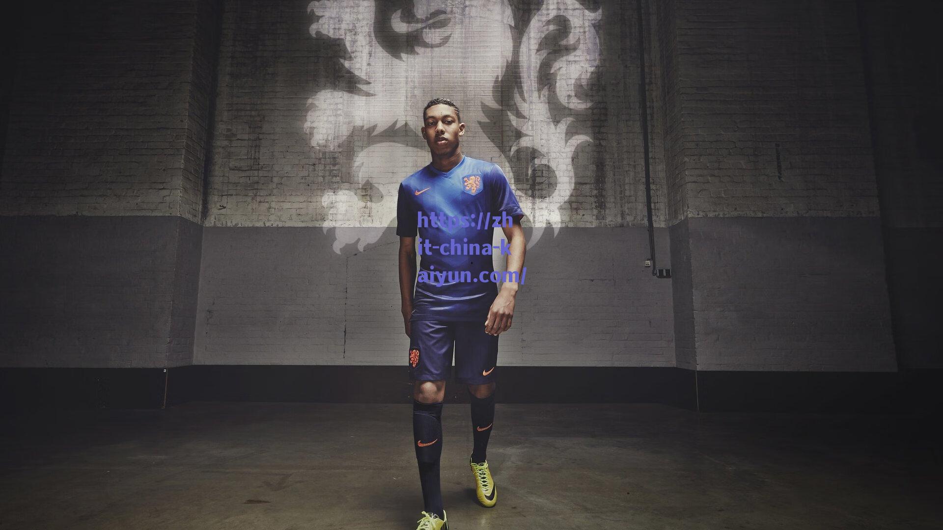 梭鱼湾见证历史！61039名球迷助威，大连英博与青岛海牛上演激情对决